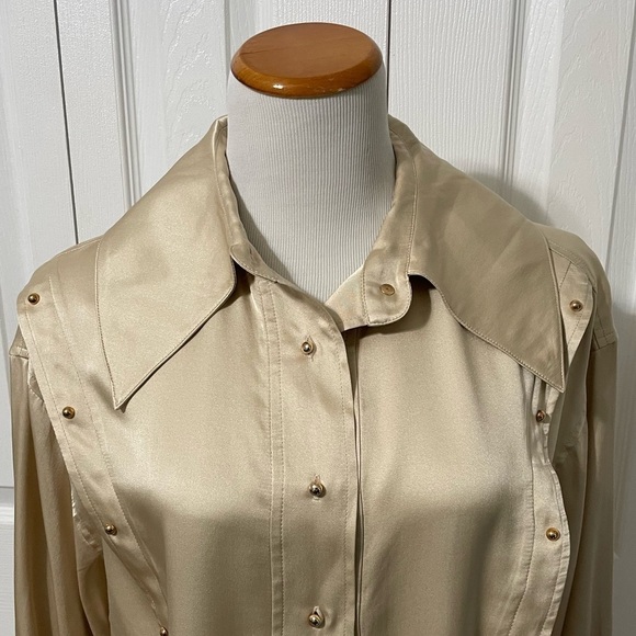Vivienne Hu Women’s NWT Long Sleeve Gold Silk Style Large collar size 2 - Picture 2 of 16